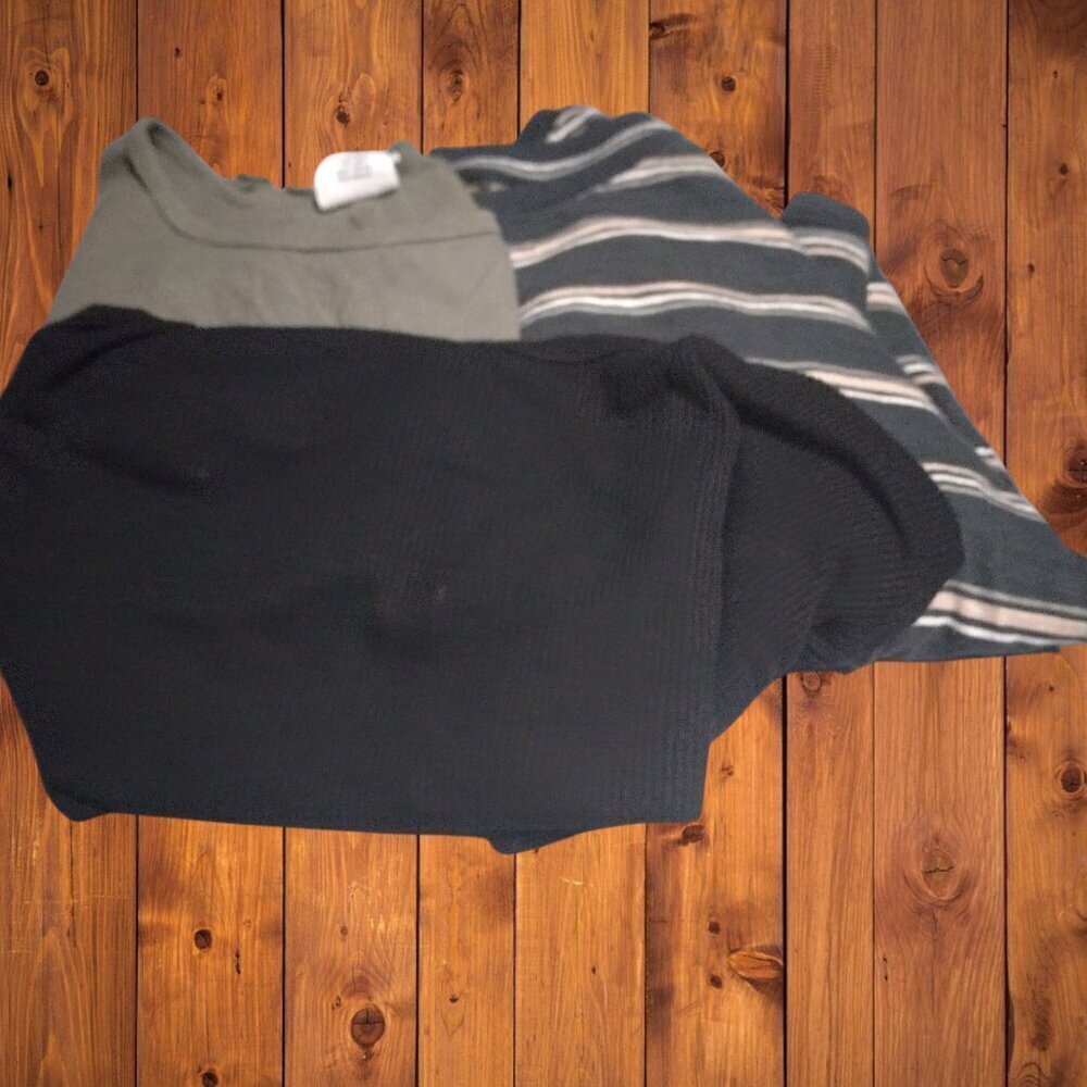 Women's Size XS Casual Lot of 3 Short Sleeve Crop Tops Pullovers L90